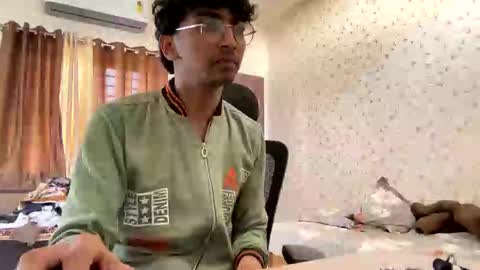 Snapshot of maskboyz2003 chatting on December 15, 5:44 am maskboyz2003 online show from December 15, 5:44 am