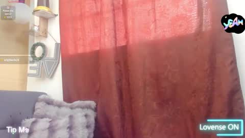 Snapshot of maskedgirl01 chatting on December 13, 7:53 pm Scarlet online show from December 13, 7:53 pm