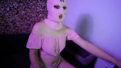 Snapshot of maskedseductress724 chatting on June 21, 8:00 pm maskedseductress724 online show from June 21, 8:00 pm