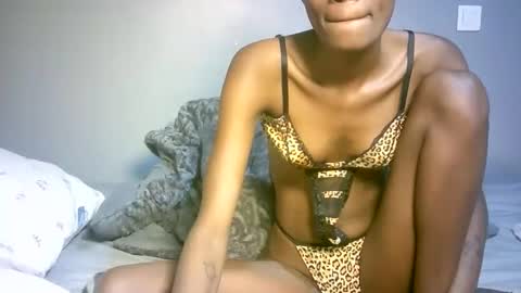 Snapshot of maskgang001 chatting on October 26, 2:06 am maskgang001 online show from October 26, 2:06 am