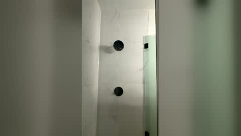 Snapshot of maskonpro19393 chatting on July 6, 1:46 am Welcome to my room online show from July 6, 1:46 am