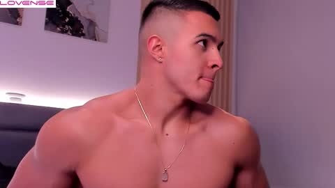 Snapshot of mason_bennet chatting on November 5, 11:16 pm Mason Bennet online show from November 5, 11:16 pm