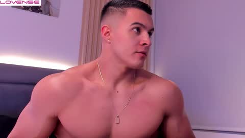 Snapshot of mason_bennet chatting on November 28, 11:07 pm Mason Bennet online show from November 28, 11:07 pm