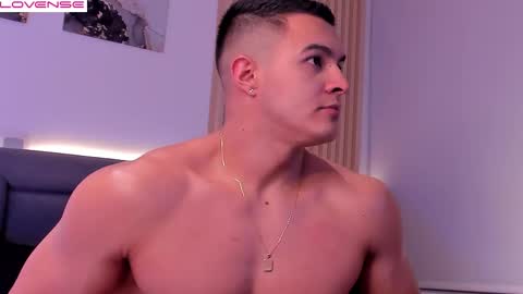 Snapshot of mason_bennet chatting on November 29, 10:24 pm Mason Bennet online show from November 29, 10:24 pm