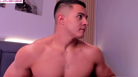 Snapshot of mason_bennet chatting on December 2, 12:49 am Mason Bennet online show from December 2, 12:49 am