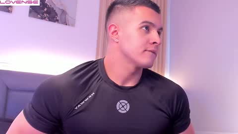 Snapshot of mason_bennet chatting on December 4, 7:55 pm Mason Bennet online show from December 4, 7:55 pm