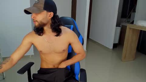 Snapshot of massatgeserotics chatting on October 30, 10:43 pm I Am Odin online show from October 30, 10:43 pm