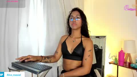 massielhot online show from July 6, 6:32 pm