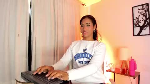 massielhot online show from July 7, 6:45 pm