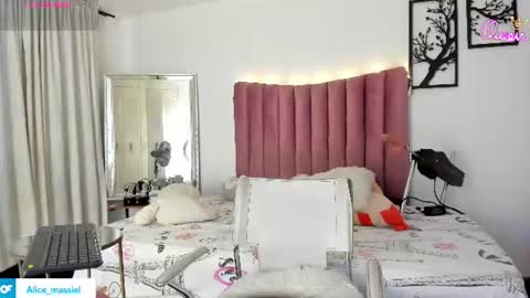 massielhot online show from July 11, 6:54 pm