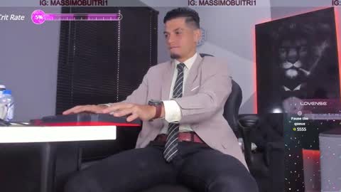 I am Massimo online show from December 10, 1:33 pm