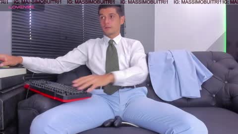 Snapshot of massimo_g chatting on April 10, 1:27 pm I am Massimo online show from April 10, 1:27 pm