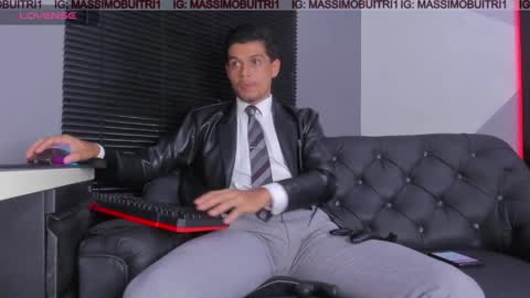 Snapshot of massimo_g chatting on April 18, 12:58 am I am Massimo online show from April 18, 12:58 am