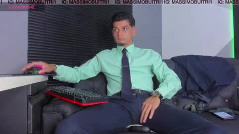 Snapshot of massimo_g chatting on June 10, 12:22 am I am Massimo online show from June 10, 12:22 am