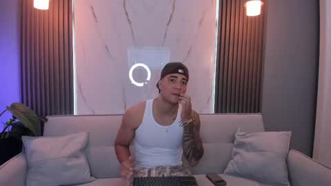 Snapshot of massimo_ross chatting on April 15, 10:55 am massimo_ross online show from April 15, 10:55 am