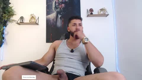 Snapshot of massimofiore_ chatting on April 1, 12:00 am Massimo online show from April 1, 12:00 am