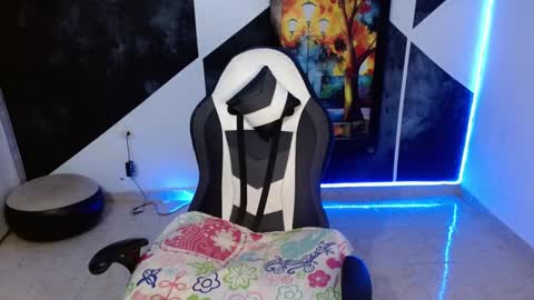 Snapshot of master_black777 chatting on March 1, 10:45 pm master_black777 online show from March 1, 10:45 pm