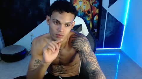 Snapshot of master_black777 chatting on March 2, 11:00 pm master_black777 online show from March 2, 11:00 pm