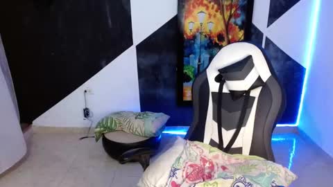 Snapshot of master_black777 chatting on March 27, 2:39 am master_black777 online show from March 27, 2:39 am