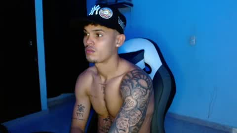 Snapshot of master_black777 chatting on April 4, 1:26 am master_black777 online show from April 4, 1:26 am