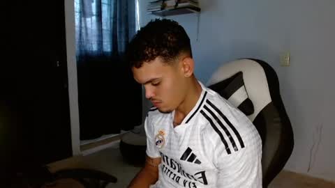 Snapshot of master_black777 chatting on April 7, 5:35 pm master_black777 online show from April 7, 5:35 pm