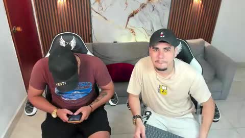 Snapshot of master_javi chatting on September 14, 5:06 am master_javi online show from September 14, 5:06 am