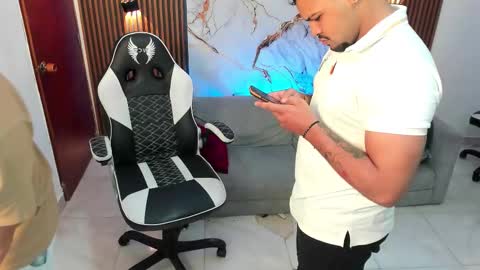 Snapshot of master_javi chatting on September 19, 5:53 am master_javi online show from September 19, 5:53 am