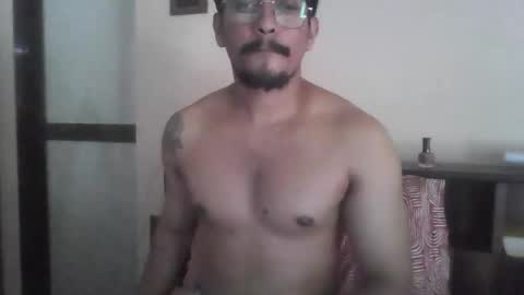 Snapshot of master_leoo chatting on December 2, 5:57 am master_leoo online show from December 2, 5:57 am