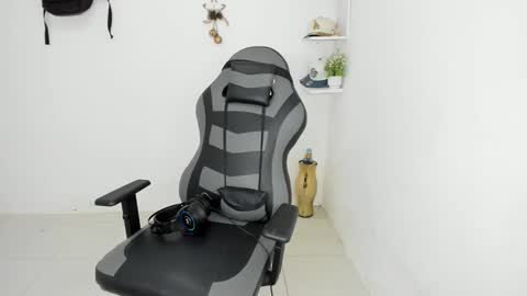 Alpha junior online show from December 4, 2:26 pm