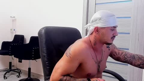 Snapshot of masterchris12 chatting on December 2, 9:39 pm masterchris12 online show from December 2, 9:39 pm