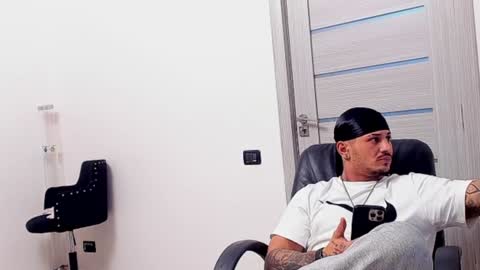 Snapshot of masterchris12 chatting on December 4, 8:29 pm masterchris12 online show from December 4, 8:29 pm