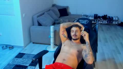 Snapshot of masterchris12 chatting on October 29, 9:05 pm masterchris12 online show from October 29, 9:05 pm