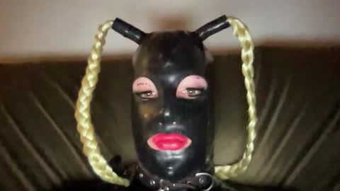 Snapshot of mastergolem chatting on March 6, 7:54 pm mastergolem online show from March 6, 7:54 pm