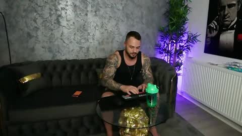 masterkingmuscle online show from April 2, 8:50 pm
