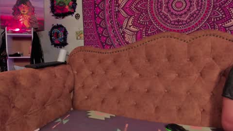 Snapshot of masterr_and_kittyy chatting on March 16, 5:02 am online show from March 16, 5:02 am