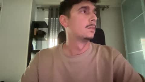 Aaron online show from November 11, 4:29 pm