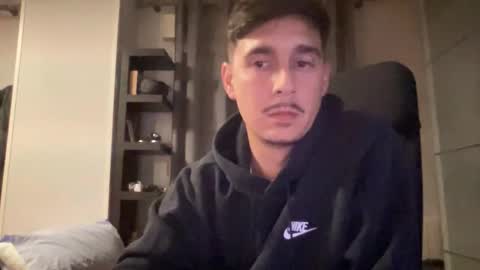 Aaron online show from December 4, 6:27 pm