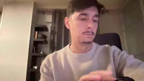 Aaron online show from December 22, 7:11 pm