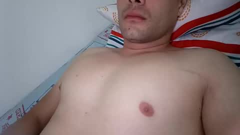 Snapshot of mateo2803 chatting on March 13, 1:01 am mateo2803 online show from March 13, 1:01 am