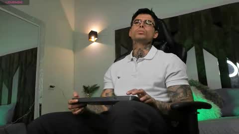 mateo_dilucajs1 online show from February 4, 11:42 pm