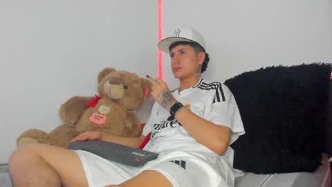 mateo_escobar online show from October 18, 4:37 am