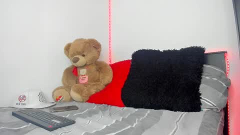 mateo_escobar online show from October 19, 2:07 pm