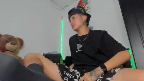 mateo_escobar online show from December 2, 8:59 pm