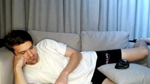 mateo_zeus online show from December 4, 5:16 am