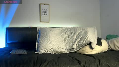 Snapshot of mateobaer_ chatting on March 27, 2:50 am Mateo Baer online show from March 27, 2:50 am