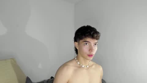 Snapshot of mateosantiago24 chatting on December 24, 9:39 am Mateo Santiago online show from December 24, 9:39 am