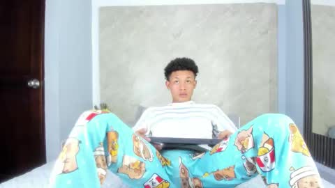 Snapshot of matheoo_23 chatting on March 27, 8:19 pm matheoo_23 online show from March 27, 8:19 pm