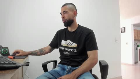 Matheus     online show from November 25, 8:20 pm