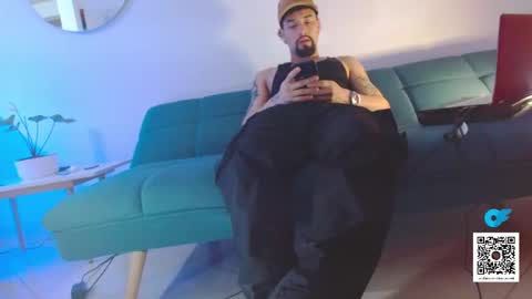 STRURIBE ON INSTAGRAM online show from October 27, 12:26 am