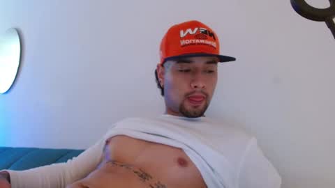 STRURIBE ON INSTAGRAM online show from February 16, 12:45 pm